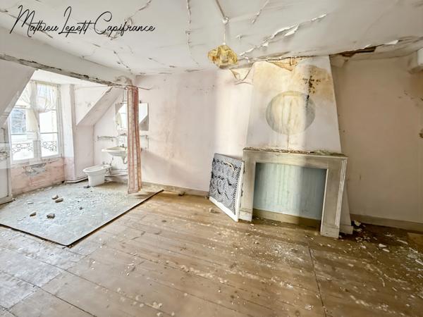 Immeuble à rénover – Centre de THENON (24210) 120 M2