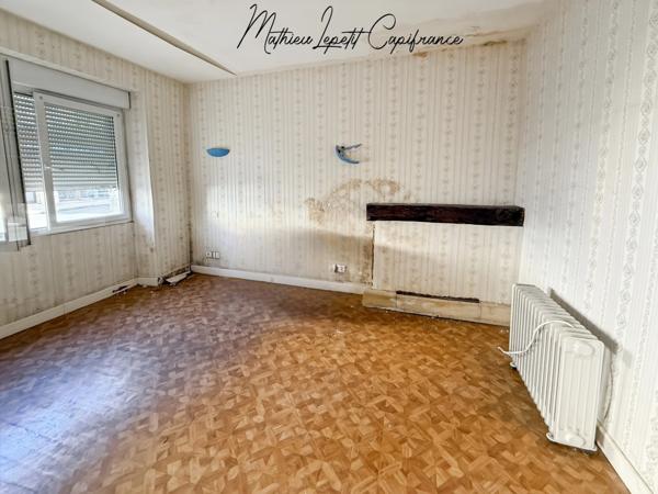 Immeuble à rénover – Centre de THENON (24210) 120 M2