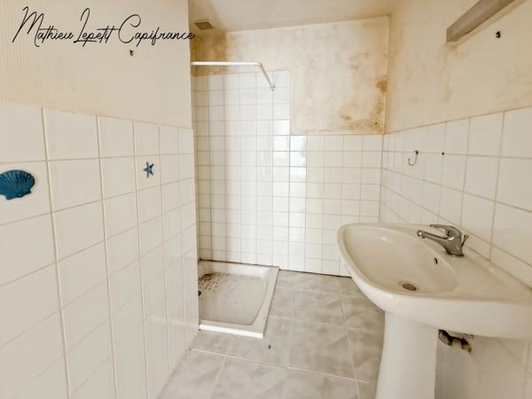 Immeuble à rénover – Centre de THENON (24210) 120 M2