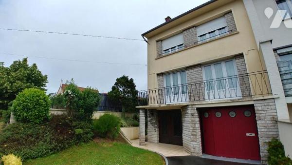 Maison de ville semi-mitoyenne.