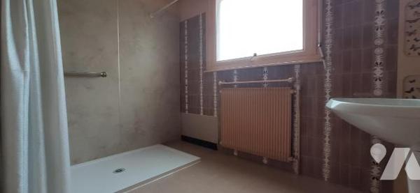 Maison de ville semi-mitoyenne.