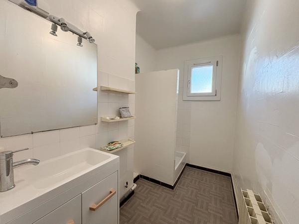 HYERES OUEST PROCHE CENTRE - Appartement T3 de 58 m² - Balcon - Cave