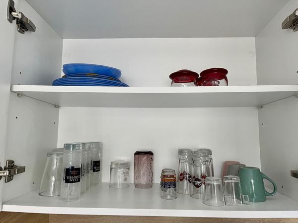 VILLENEUVE SUR LOT , appartement meublé lumineux T2 de plain pied avec JARDIN CLOS. Appartement d'environ 39,92 m2 comprenant : une pièce de vie avec coin cuisine équipée (four, plaque, hotte), petit salon, chambr avec placard, salle d'eau, WC et un jardi , Villeneuve sur lot