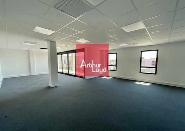 Bureaux neufs à vendre à Nîmes Parc Georges Besse terrasse et parkings