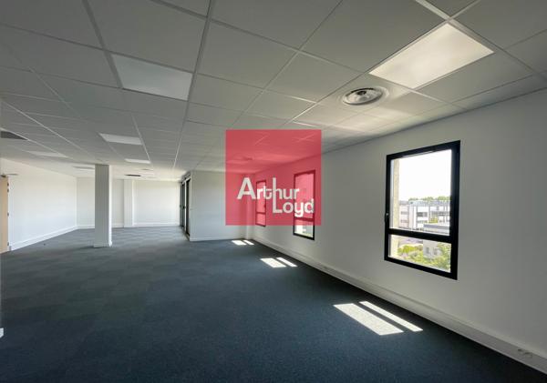 Bureaux neufs à vendre à Nîmes Parc Georges Besse terrasse et parkings