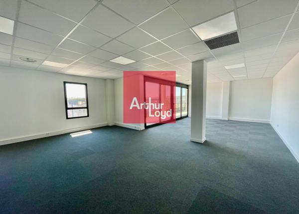Bureaux neufs à vendre à Nîmes Parc Georges Besse terrasse et parkings