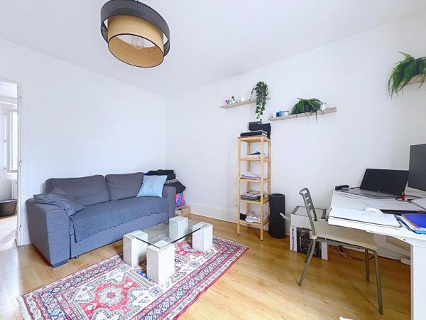 En centre-ville de Houilles, à moins de 12 min à pied du RER A et des lignes L et J, bel appartement 2 pièces au calme et lumineux