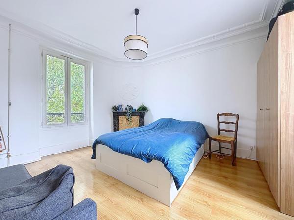 En centre-ville de Houilles, à moins de 12 min à pied du RER A et des lignes L et J, bel appartement 2 pièces au calme et lumineux