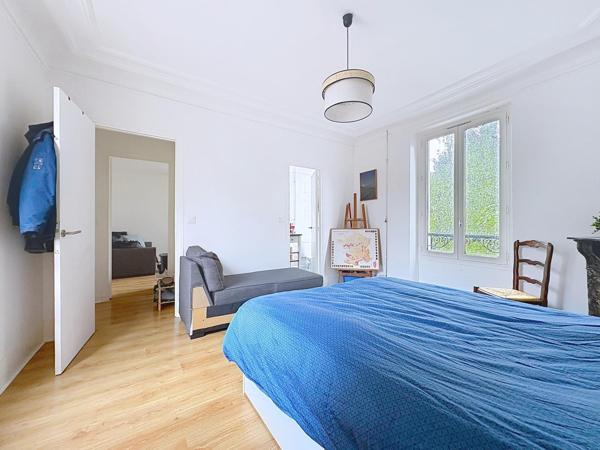 En centre-ville de Houilles, à moins de 12 min à pied du RER A et des lignes L et J, bel appartement 2 pièces au calme et lumineux