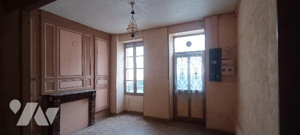 Idéal investisseur, Voulx, maison rurale à rénover de 75 m², petit jardinet, petite grange de
30 m².