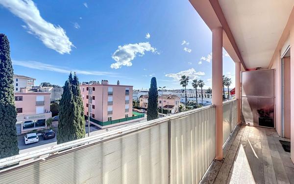 Appartement à vendre    3 pièces • 51,69 m2 Saint-Raphaël