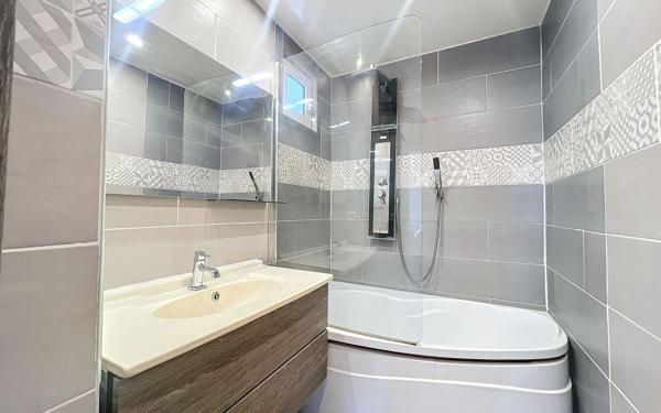 Appartement à vendre    3 pièces • 51,69 m2 Saint-Raphaël