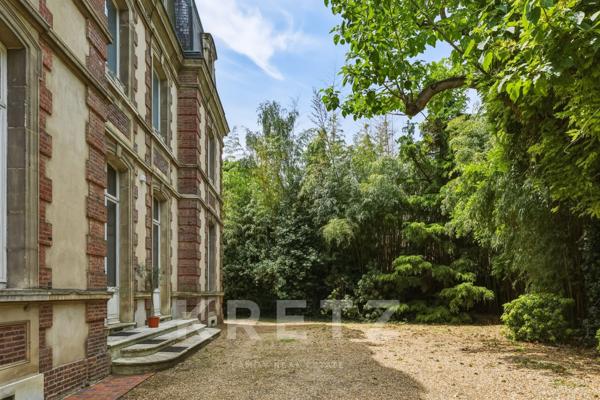 Évreux Centre – Élégant hôtel particulier du XIXᵉ siècle au cœur d’un parc arboré de 2 200 m²