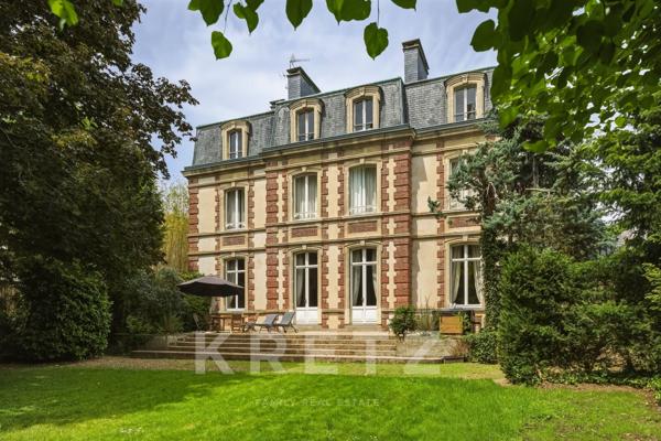 Évreux Centre – Élégant hôtel particulier du XIXᵉ siècle au cœur d’un parc arboré de 2 200 m²