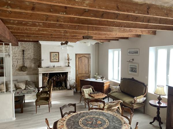 'Bâtisse de style Charentaise'