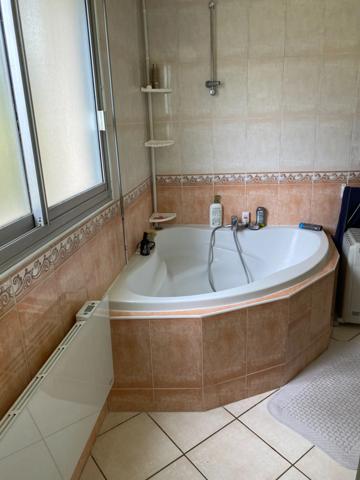 Appartement à vendre 2 pièces ,terrasse ,cave ,parking grasse quartier saint antoine (06) dernier étage