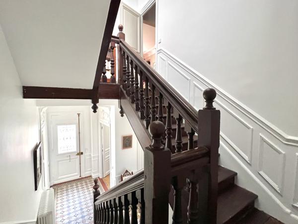 Montreuil (93100) Immeuble Bourgeois - 2 appartements (229 et 65 m2) un local commercial (71 m2)