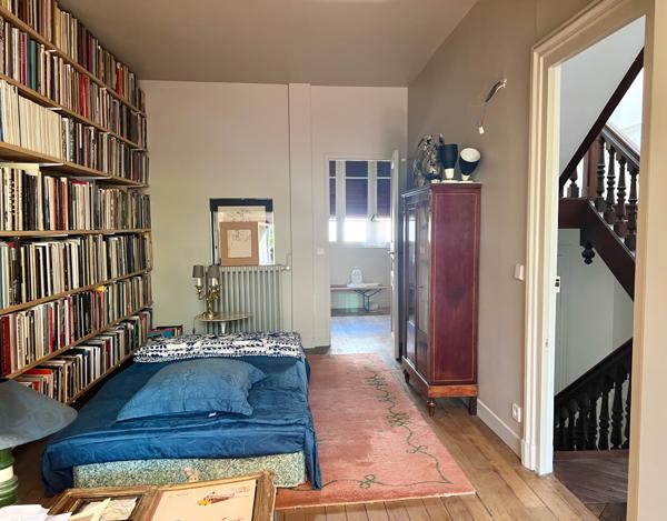 Montreuil (93100) Immeuble Bourgeois - 2 appartements (229 et 65 m2) un local commercial (71 m2)