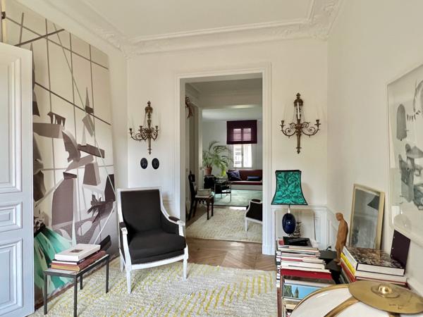 Montreuil (93100) Immeuble Bourgeois - 2 appartements (229 et 65 m2) un local commercial (71 m2)