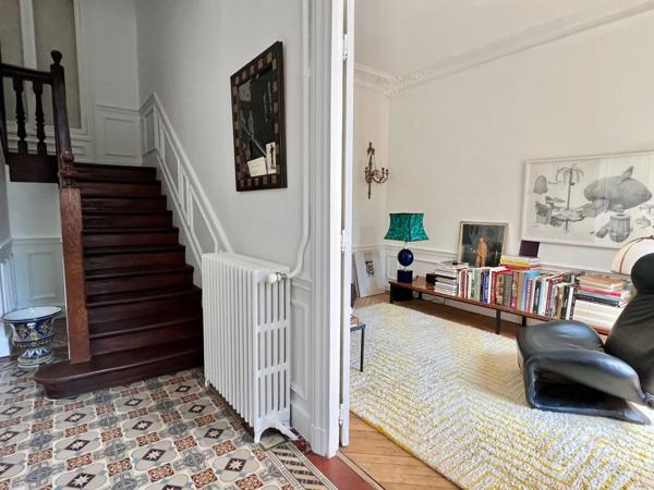 Montreuil (93100) Immeuble Bourgeois - 2 appartements (229 et 65 m2) un local commercial (71 m2)