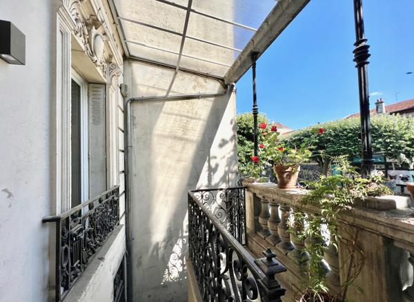 Montreuil (93100) Immeuble Bourgeois - 2 appartements (229 et 65 m2) un local commercial (71 m2)