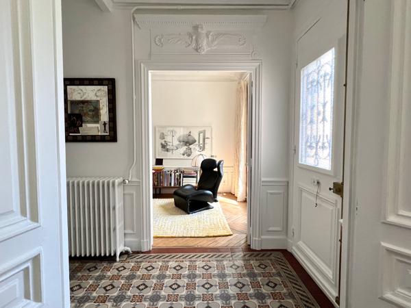 Montreuil (93100) Immeuble Bourgeois - 2 appartements (229 et 65 m2) un local commercial (71 m2)