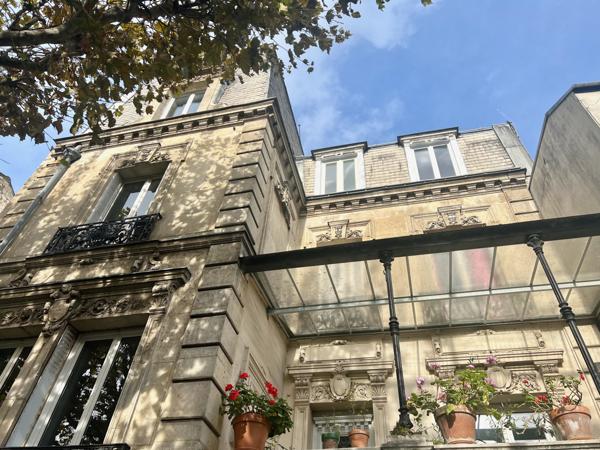 Montreuil (93100) Immeuble Bourgeois - 2 appartements (229 et 65 m2) un local commercial (71 m2)