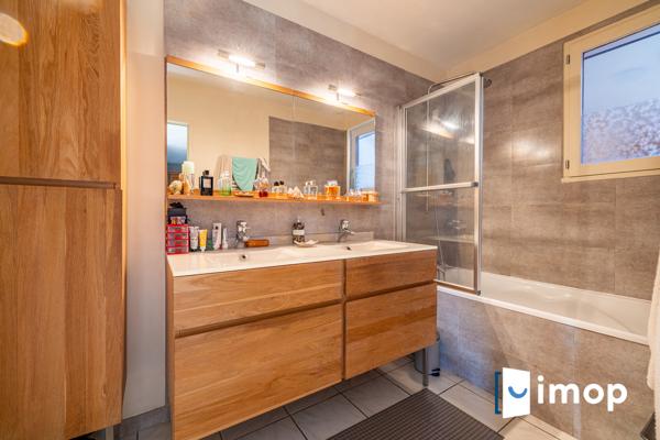 Maison avec extérieur