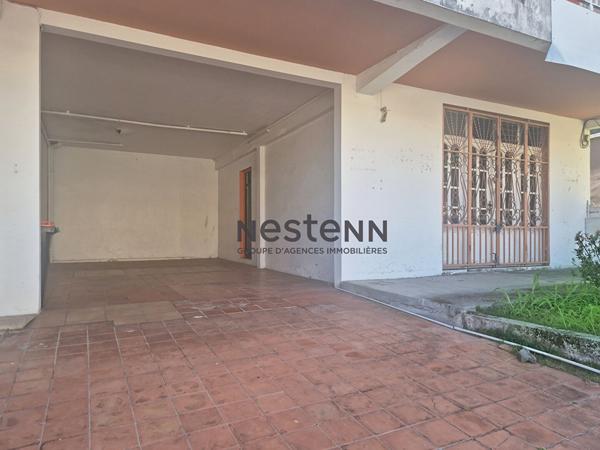 A VENDRE UNE MAISON DE 200 m2 de TYPE F4 AUX ABYMES AVEC GARAGE