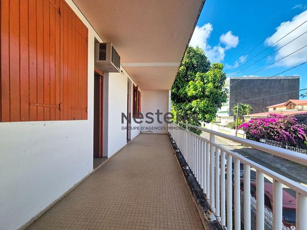 A VENDRE UNE MAISON DE 200 m2 de TYPE F4 AUX ABYMES AVEC GARAGE