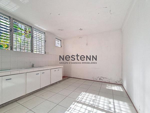 A VENDRE UNE MAISON DE 200 m2 de TYPE F4 AUX ABYMES AVEC GARAGE