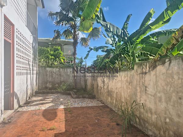 A VENDRE UNE MAISON DE 200 m2 de TYPE F4 AUX ABYMES AVEC GARAGE