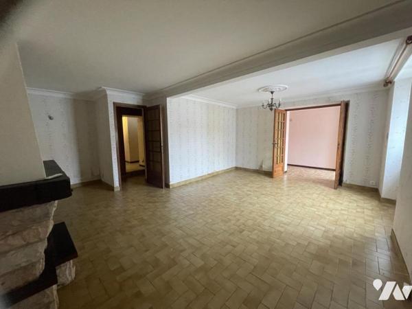 A PONT-SAINT-MARTIN, VIAIS, une maison-appartement T4 