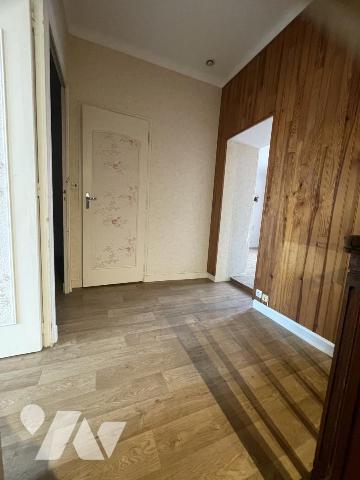 A PONT-SAINT-MARTIN, VIAIS, une maison-appartement T4 