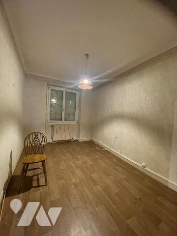 A PONT-SAINT-MARTIN, VIAIS, une maison-appartement T4 