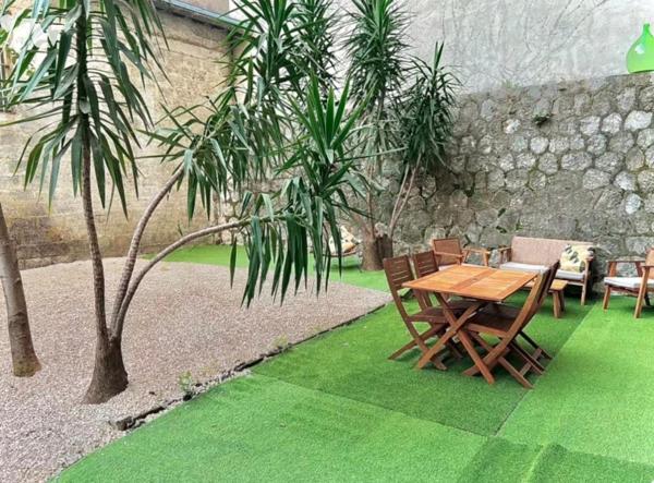 GAMBETTA/GARNIER 3p rénové avec gout en rez de jardin , location saisonnière possible.