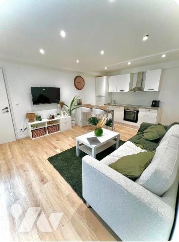 GAMBETTA/GARNIER 3p rénové avec gout en rez de jardin , location saisonnière possible.