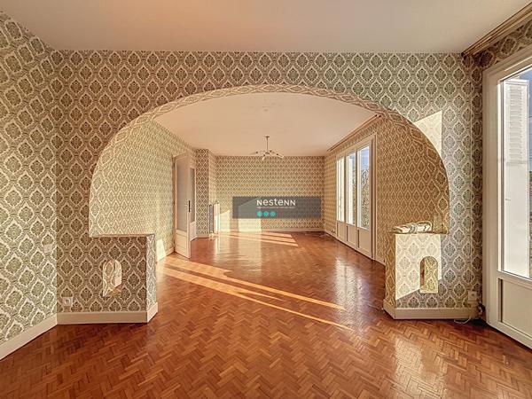 Maison avec vue campagne ? 9 000 m² de terrain ? Belle construction