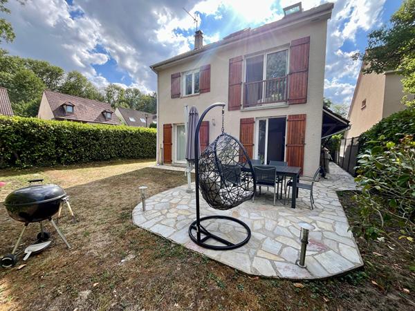 Maison familiale Villepreux 7 pièce(s) garage et jardin - coup de coeur!