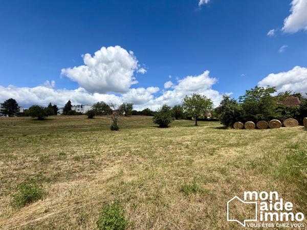 Vaste terrain idéalement situé avec grange