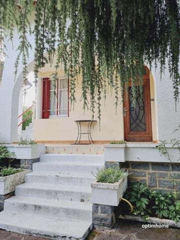 LAGUENNE (19)- Maison composée de 2 logements