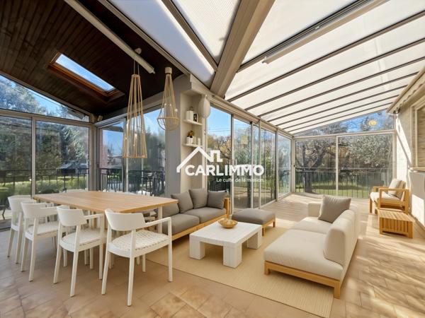 La Tour-d'Aigues (84240) Villa de plain-pied à rénover avec nombreuses dépendances