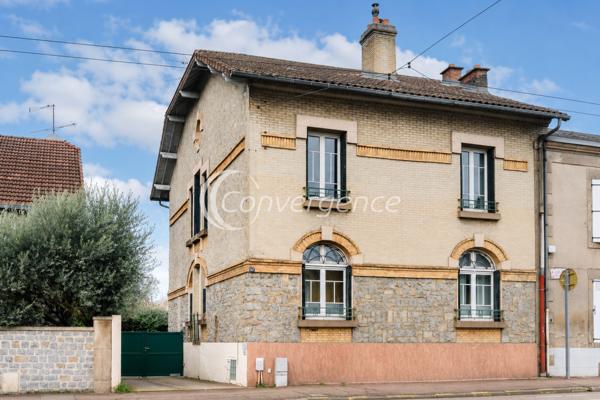 Maison
                                                                                                                                                                                                                                                                                                                        8 pièce(s)                                                                                                                                                                                                          5 chambre(s)                                                                                                                                                                                                          204.3  m²
