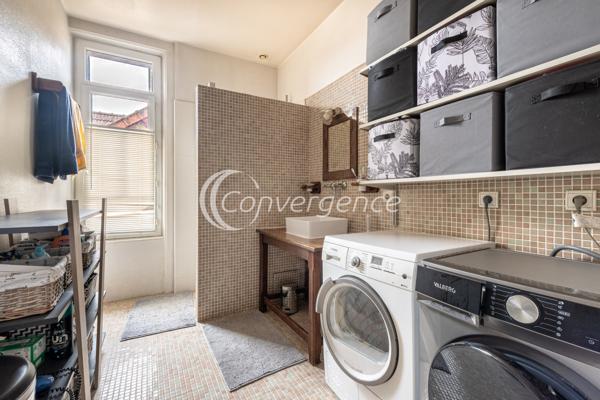 Maison
                                                                                                                                                                                                                                                                                                                        8 pièce(s)                                                                                                                                                                                                          5 chambre(s)                                                                                                                                                                                                          204.3  m²