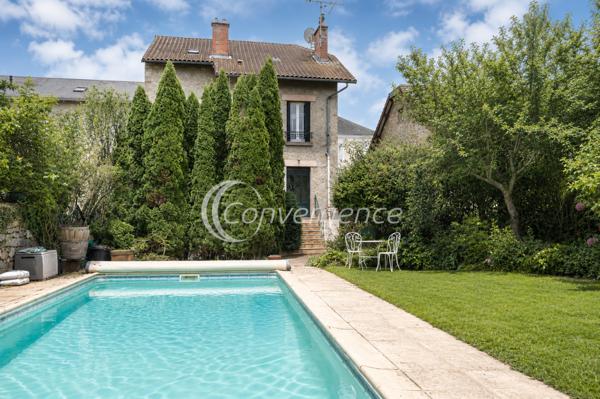 Maison
                                                                                                                                                                                                                                                                                                                        8 pièce(s)                                                                                                                                                                                                          5 chambre(s)                                                                                                                                                                                                          204.3  m²