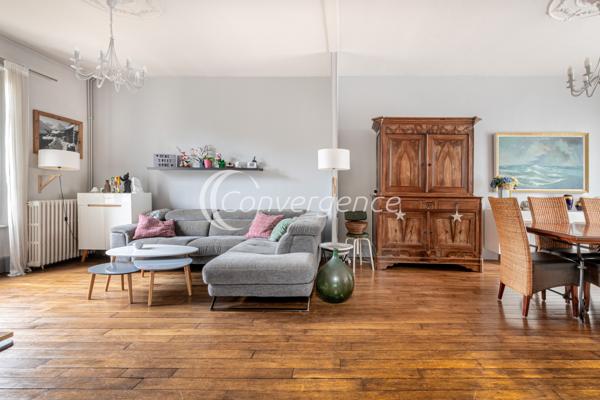 Maison
                                                                                                                                                                                                                                                                                                                        8 pièce(s)                                                                                                                                                                                                          5 chambre(s)                                                                                                                                                                                                          204.3  m²