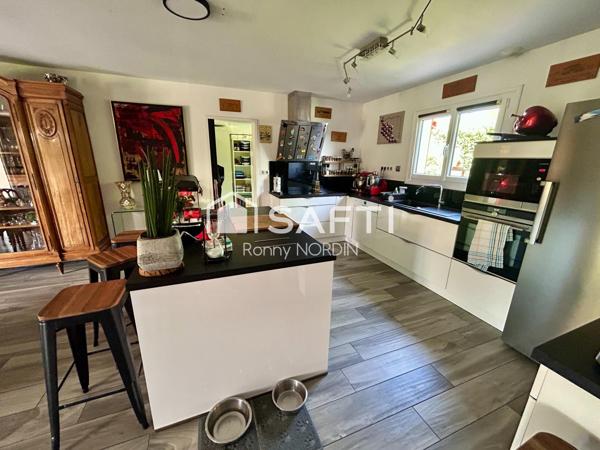 Maison de plain-pied 145 m2 - 4 chambres - Piscine