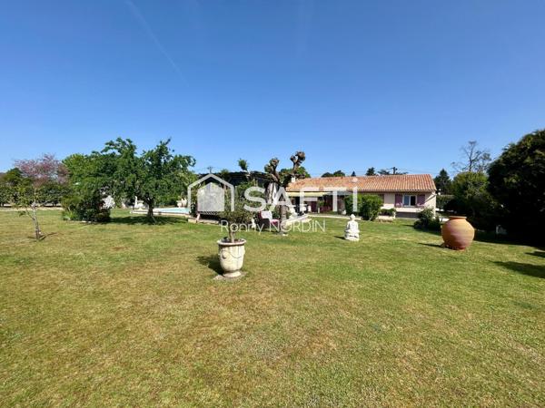 Maison de plain-pied 145 m2 - 4 chambres - Piscine