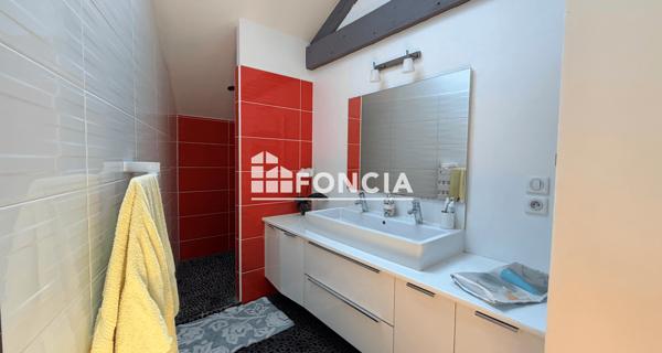 Location Appartement 5 pièces 234.01 m² - Clermont-ferrand 63000