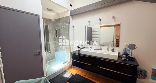 Location Appartement 5 pièces 234.01 m² - Clermont-ferrand 63000